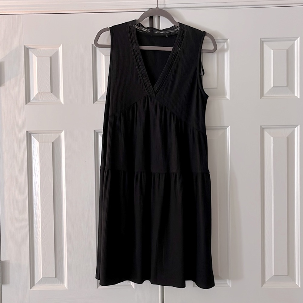Little Black dress, W, Sz 8, comfortable abd flattering vneck line, sleeveless